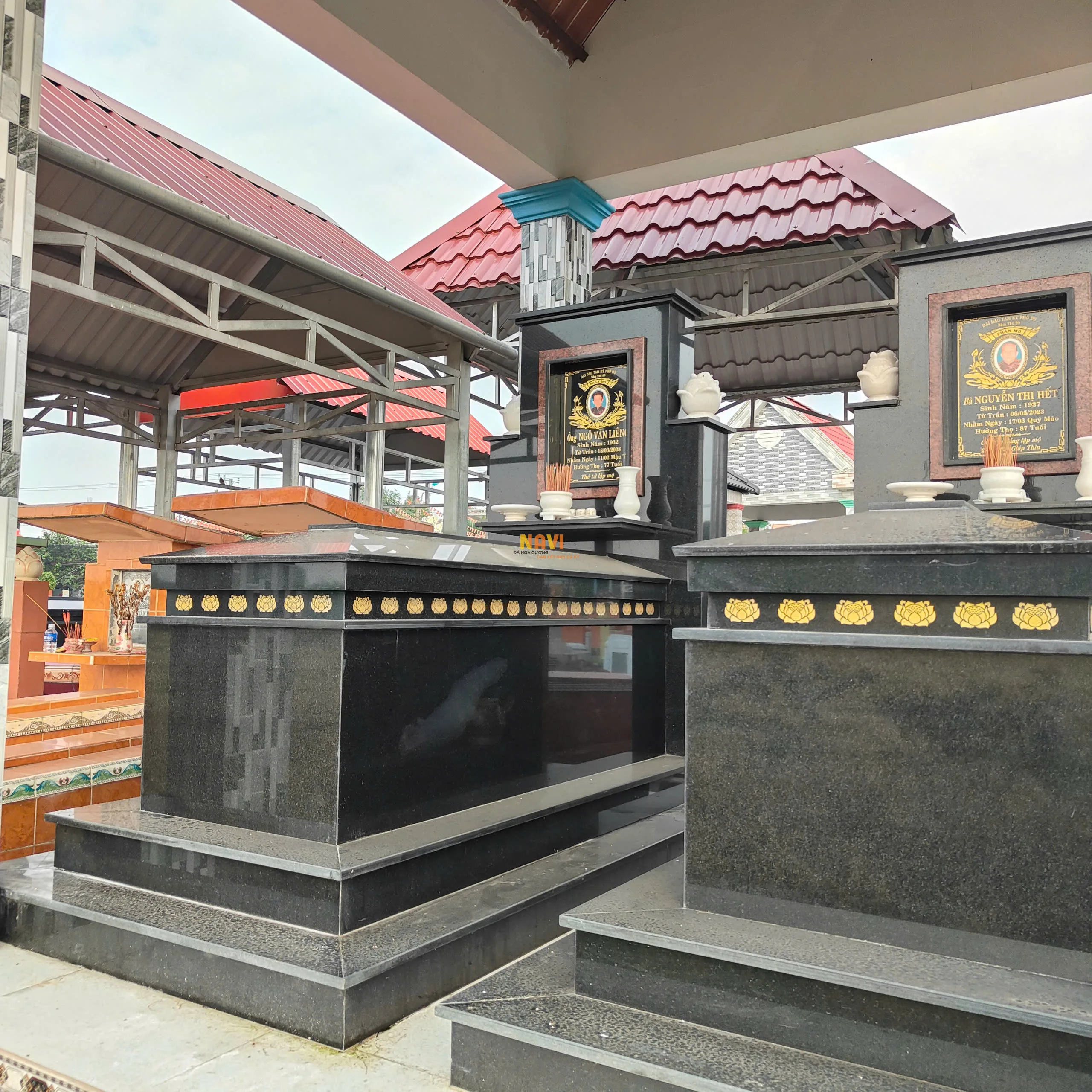 Mẫu mộ bia ốp đá hoa cương 	18 