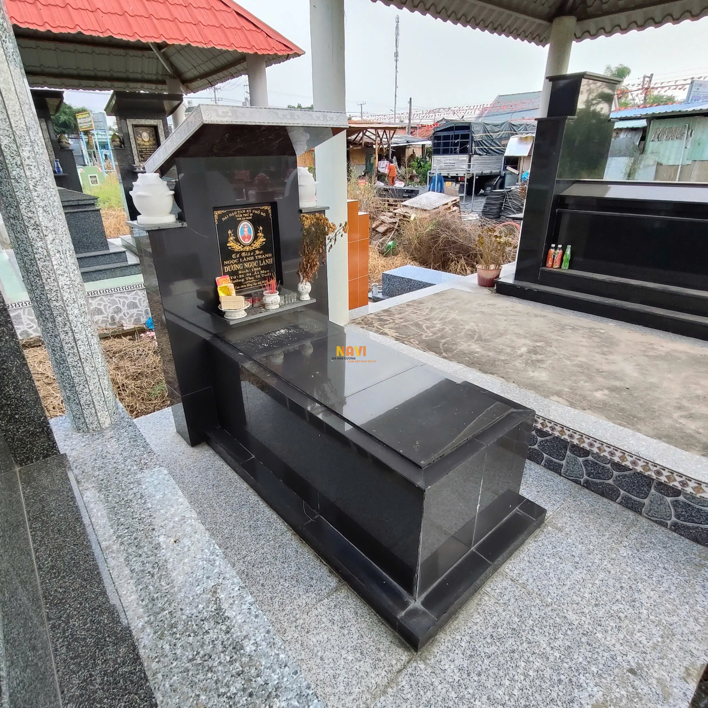 Mẫu mộ bia ốp đá hoa cương 	19 