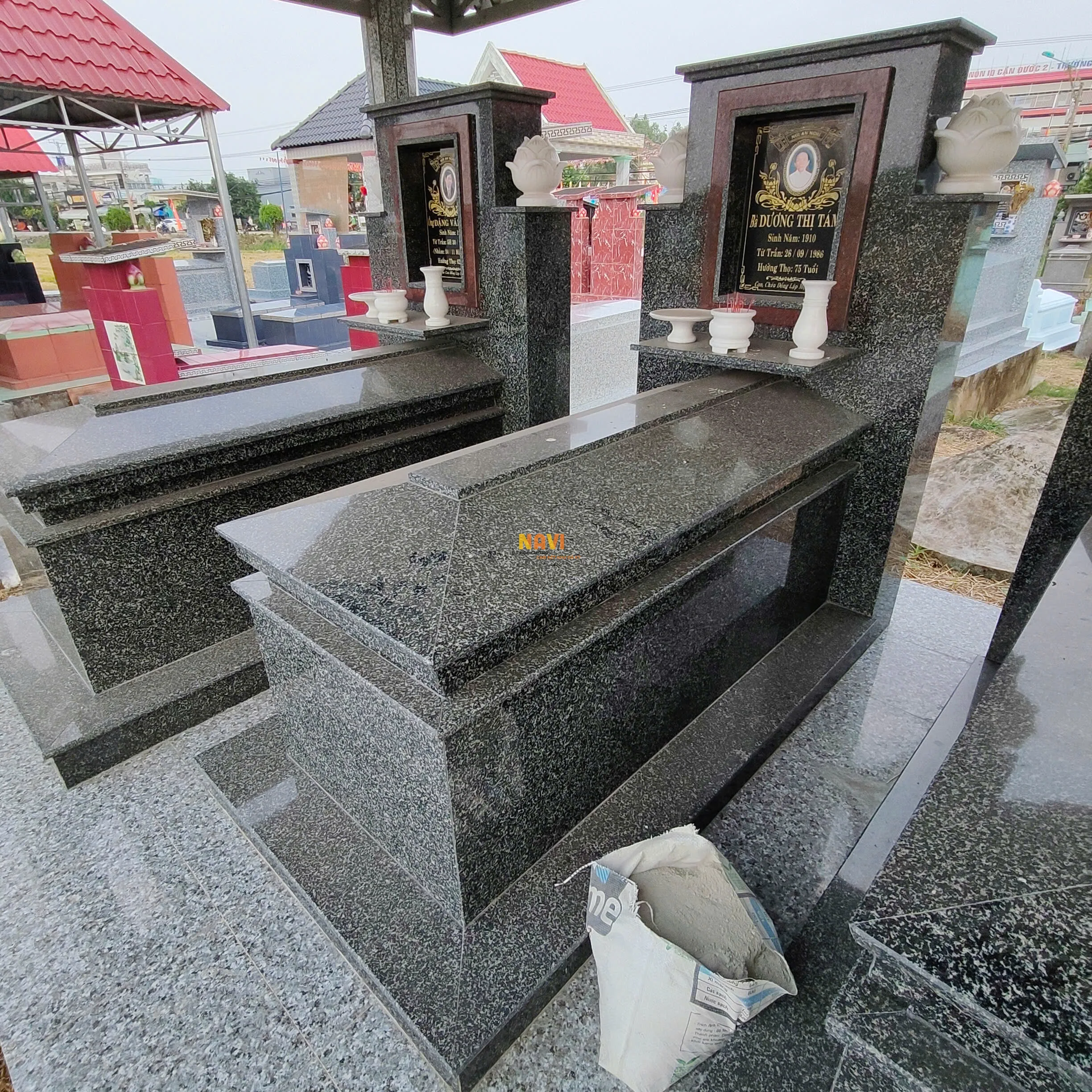 Mẫu mộ bia ốp đá hoa cương 	20 