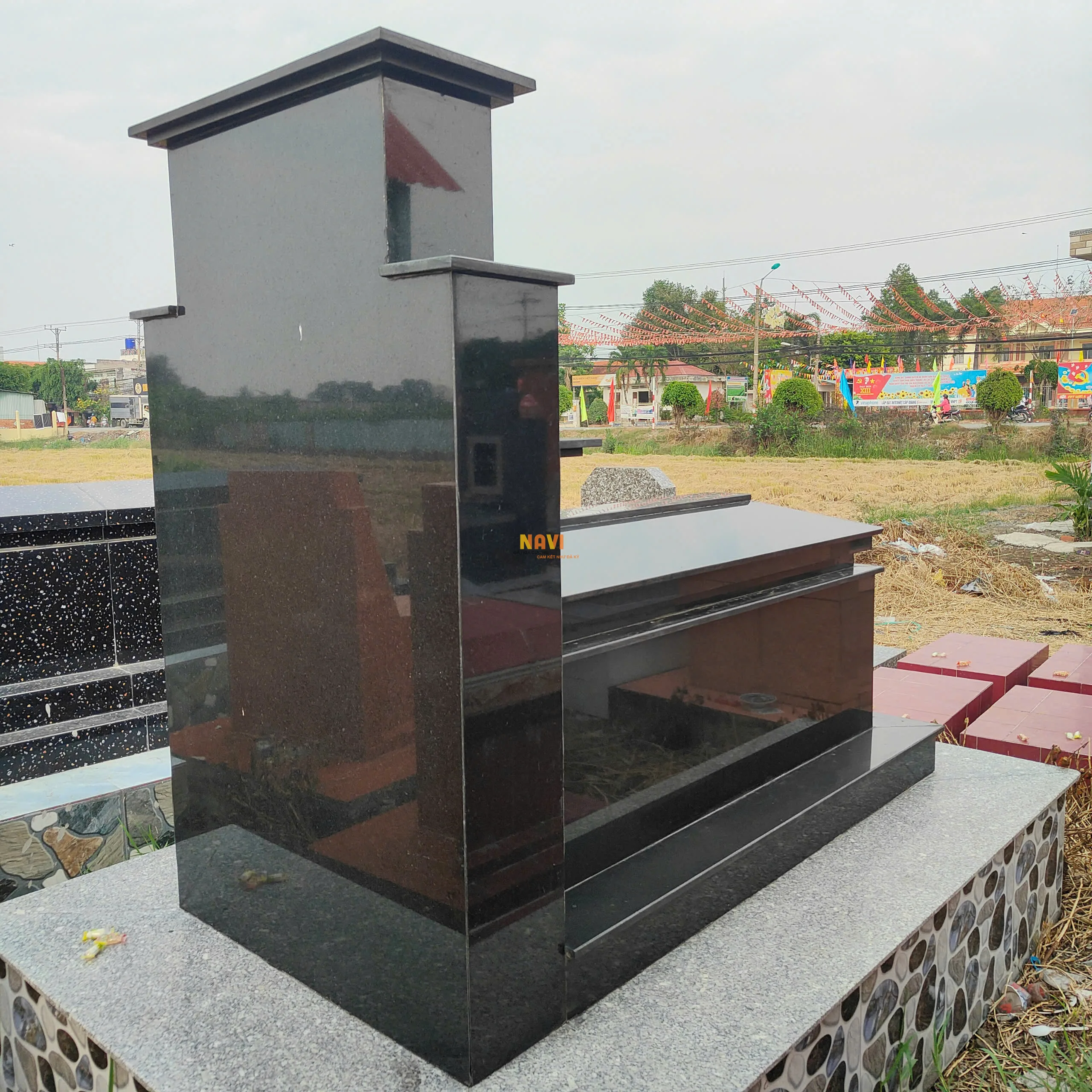 Mẫu mộ bia ốp đá hoa cương 	28 