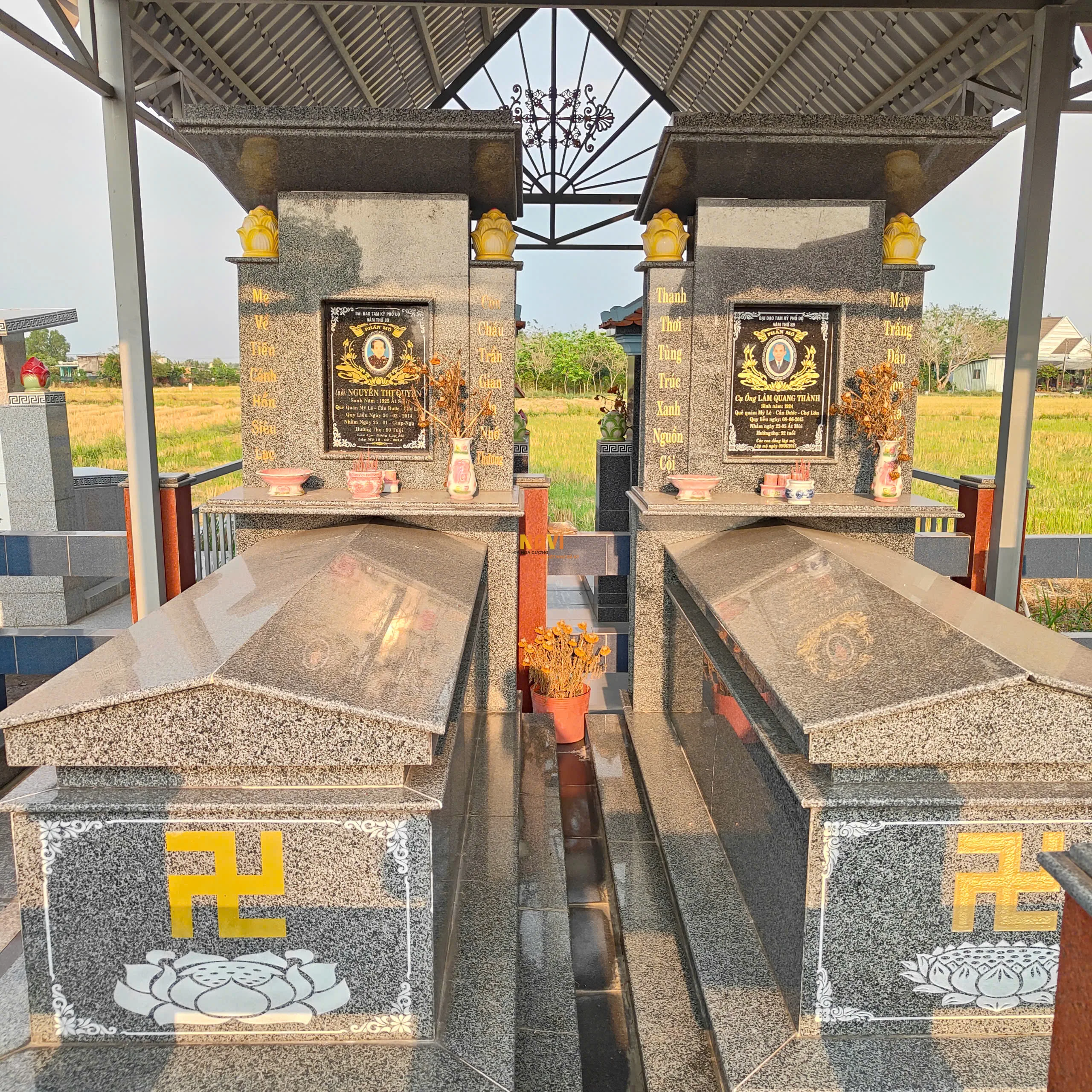 Mẫu mộ bia ốp đá hoa cương 	30 