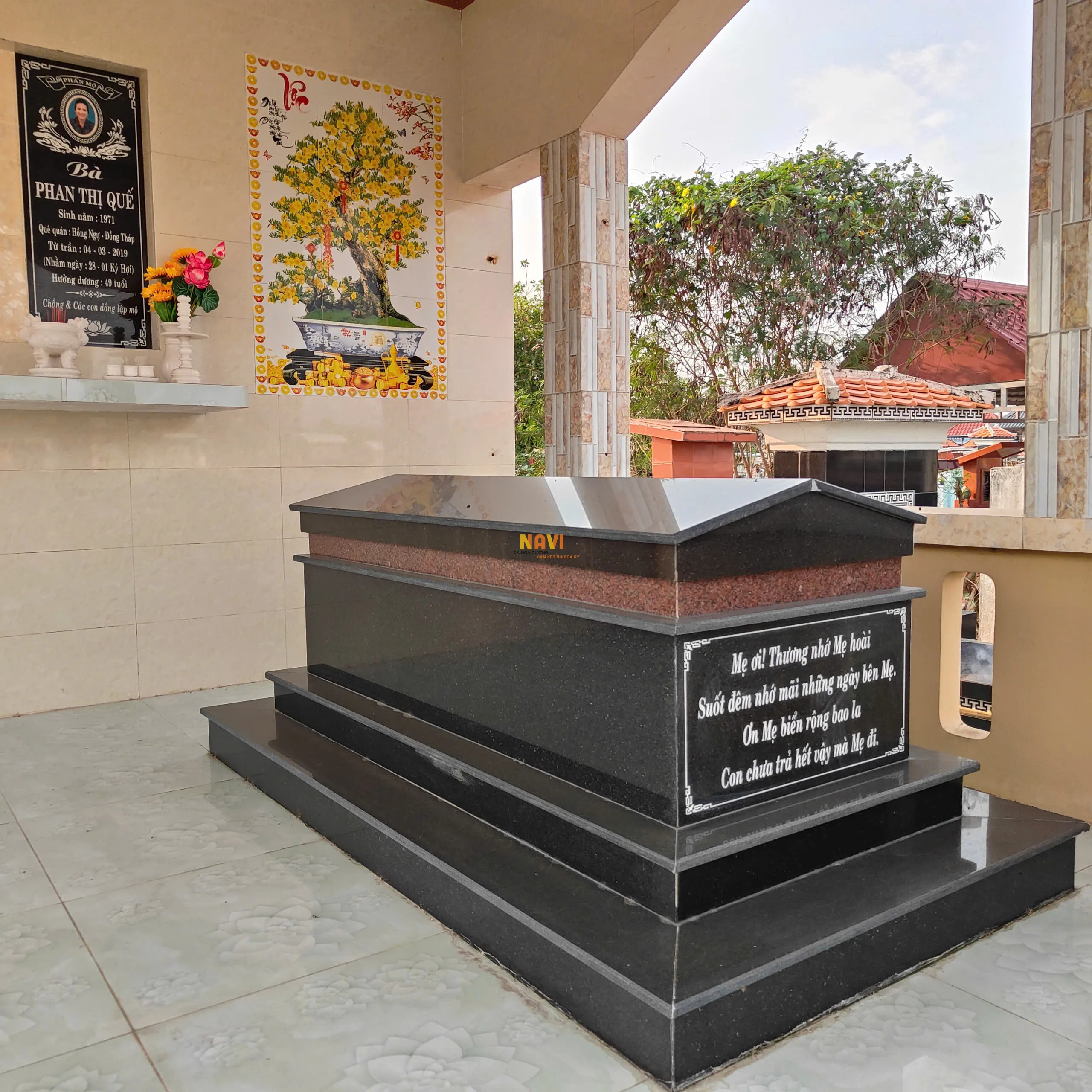 Mẫu mộ bia ốp đá hoa cương 	31 